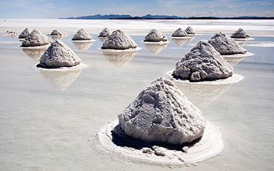 Montículos de sal en el Salar de Uyuni.