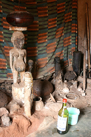 Altar vudú en Abomey, Benín