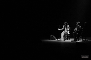 Rosalía cantando en el Teatro Circo de Murcia.